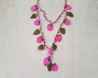 crochet rose necklace, green pink