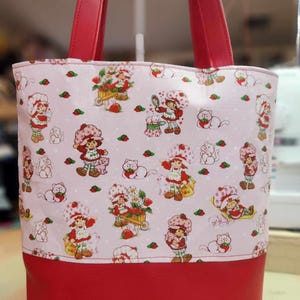 Eenvoudige draagtas, katoen aardbei shortcake vla, schoudertas, gepersonaliseerde draagtas, portemonnee, jaren 80 cartoon, boodschappentas, boekentas, SewAdrienneY