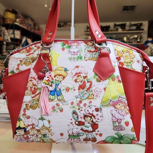 Duftende Option! Erdbeer Mädchen und Freunde, Erdbeere Ausschnitte, Schultertasche, Weihnachtsgeschenk für Frauen, 80er Jahre, Cartoon, SewAdrienneY
