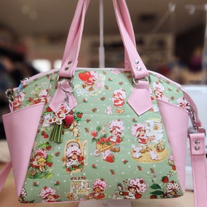 ¡Opción perfumada! Tarta de fresa, verde salvia, bolso para mujer, bolso de hombro, regalo de Navidad, años 80, dibujos animados, hecho a mano, SewAdrienneY