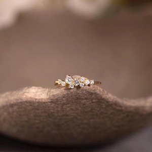 14k vergulde diamanten clusterring, unieke stapelbare trouwring, stapelring, CZ clusterring, bruidsmeisjescadeau voor haar, trouwsieraad