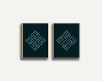 Könnte beinhalten: Zwei gerahmte Wandkunstwerke. Jedes zeigt ein türkisfarbenes geometrisches Design auf einem dunkelblauen Hintergrund. Die Rahmen sind hellholzfarben. Das Kunstwerk wird vor einem weißen Hintergrund präsentiert.