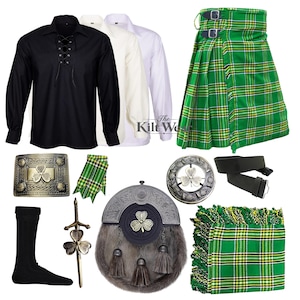 Puede incluir: Una colección de vestimenta tradicional escocesa que incluye un kilt de cuadros verdes, una camisa negra con cordones, dos camisas blancas, un sporran con piel y borlas, un cinturón, una banda, un alfiler, una hebilla, un broche y un calcetín negro.