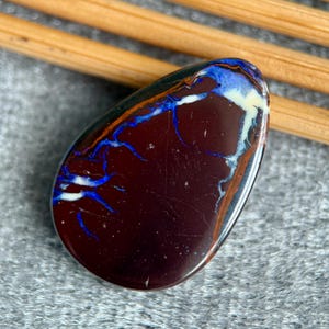 Opale boulder australienne de 8,9 carats, pierre précieuse en vrac polie, opale multi-flash pour la fabrication de bijoux