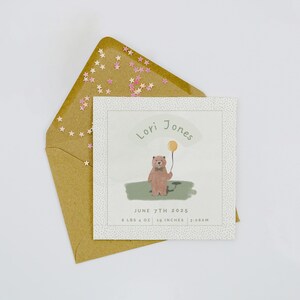 Faire-part de naissance numérique mignon avec ourson et pois – Modifiable sur Canva (carré)