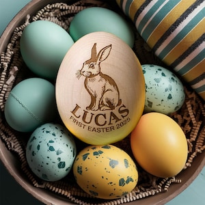 Personalisierte musikalische hölzerne Osterei-Schüttler, benutzerdefinierte Eierbecher, gravierte Ei-Shaker-Kinder, Ostergeschenke, Baby erste Ostern