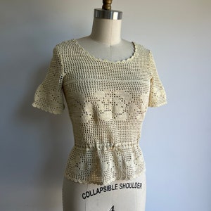 1970s cream handmade crochet top // 70s boho hippie folk // xs small image 2