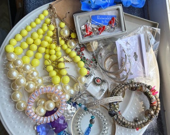Vintage Costume Jewelry Lot -  Cleaning Out My Jewelry - Vint - Mod Mix Retro Costume Good Jewelry Necklace Beads Bracelets - Ready 2 Ship