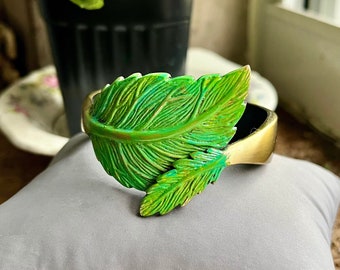 Hand Painted Double Feather Clamper Bracelet - Brass Bracelet  - Festival Wear - Woodland Feather Jewelry  - Vint Style - Nature Boho Gypsy