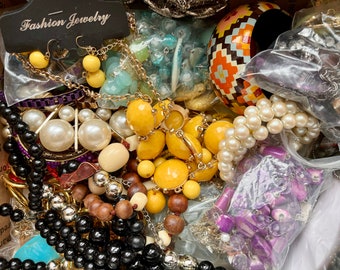 Junk Jewelry Bulk Lot 6 lb Vint - Mod Lots to Wear 60+ pcs - Craft/MIX Retro Costume Jewelry Necklace Bead Bracelet - Ready 2 Ship #205