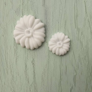 Resin Applique Vintage Look for Furniture & Home Flower x 2 Shabby Chic Furniture Appliques