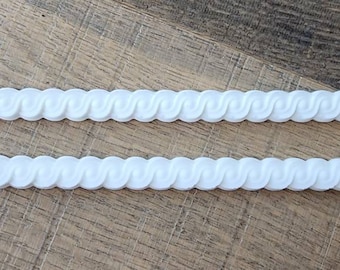 FURNITURE Resin Applique, Vintage Look, Moulding Accent, Ribbon like x 2