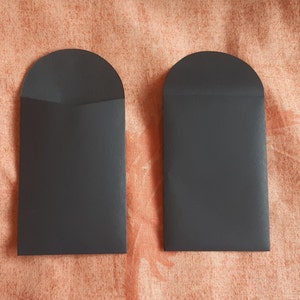 Petites enveloppes noires pour pièces de monnaie - Lot de 25 - Enveloppes au format carte de visite faites main - 9 cm x 6 cm (2 1/4" x 3 1/2")