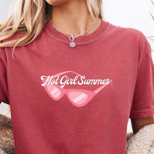 Hot Girl Summer Comfort Colors Shirt – Trendy Summer Tee, Aesthetic Graphic T-Shirt, Cute Y2K Vacation Outfit, Gift for Her