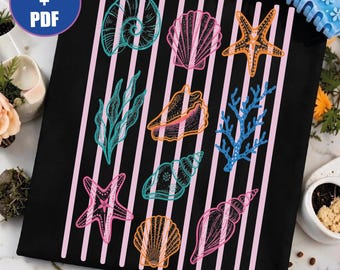 Plaża 4 lipca PNG, patriotyczne muszle PDF, grafika na Dzień Niepodległości, muszle w stylu retro z motywem wybrzeża, klimat miękkich pasków flagi, prezent na letnie wakacje.