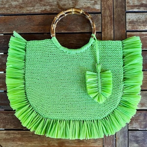 Bolso de playa de rafia natural: bolso tote verde brillante, bolso de verano tejido bohemio con asas de bambú, regalo hecho a mano para ella.