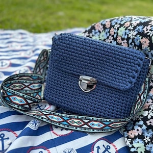 Gehäkelte Crossbody-Tasche, kleine Umhängetasche, Umhängetasche, benutzerdefinierte blaue Tasche, handgemachtes Geschenk aus der Ukraine
