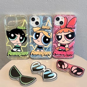 Funda para teléfono de Las Superpoderosas: bonita funda para iPhone, set de regalo de 3 colores para hermanas y mejores amigas, con burbujas de flores de botón de oro y pop socket.