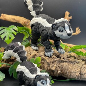 Articulated 3D Printed Skunk - Realistic and Poseable - Playful Fidget and Adorable Decor