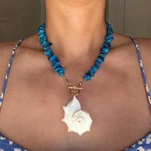 Ocean Blue Shell Choker: Turquoise Bead & White Conch Pendant