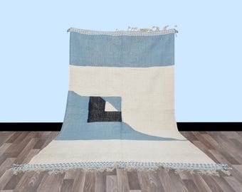 Marokkaans tapijt blauw en wit, berbertapijt aangepast Marokkaans tapijt, Beni Ourain-tapijt, handgemaakt tapijt, effen wollen tapijt, blauw tapijt, Marokkaans tapijt
