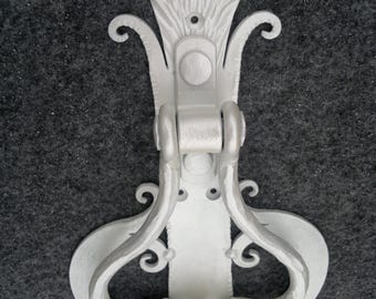 Manija de puerta vikinga forjada con pátina blanca: aldaba de hierro forjado, decoración rústica para puertas, herrajes de hierro hechos a mano para casas de estilo vintage.