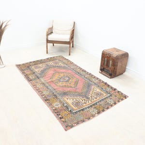 Alfombra vintage de 4x7, alfombra colorida de lana, alfombra antigua hecha a mano, alfombra de comedor, alfombra neutra, alfombra Oushak rosa y amarilla de 4x7, alfombra de sala de estar, 3,7 x 6,7 pies