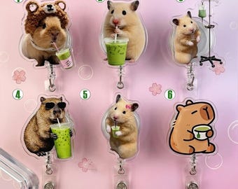 Porta-crachá retrátil em acrílico com estampa de capivara fofa e matcha, ideal para enfermeiros, médicos, profissionais da saúde e estudantes de enfermagem.