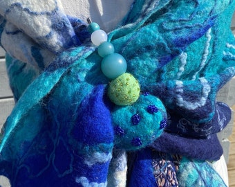 Turquoise & green shawl pin, blue brooch, wool brooch, statement pin, blue green pin, chunky brooch, Lagenlook jewellery, wool shawl pin