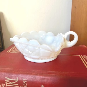 Plato triangular Fenton Block and Stars con asa, de vidrio opalino vintage