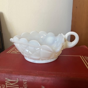 Plato triangular Fenton Block and Stars con asa, de vidrio opalino vintage
