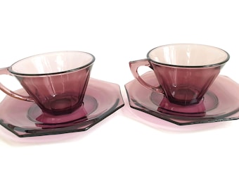 Vintage - Hazel Atlas Glas, marokkanischer Amethyst, Set aus zwei Teetassen/Tassen und Untertassen, hergestellt in den USA, 1940er Jahre