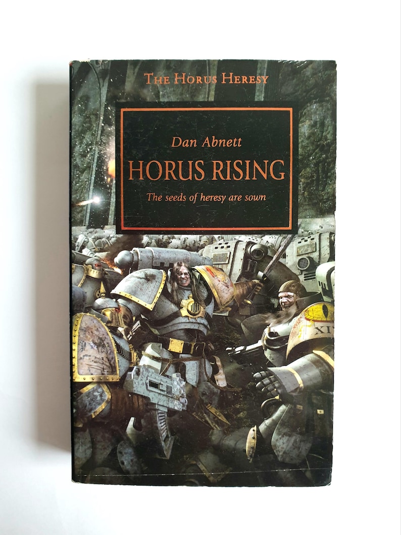 Vintage - Serie La Herejía de Horus, Horus Ascendente, por Dan Abnett, libro de bolsillo imagen 1