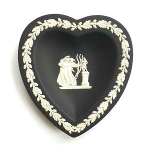 Vintage - Wedgwood Jasperware, Arte Neoclássica, Carta de Baralho, Em Forma de Coração, Preto, Prato Decorativo, Prato, Década de 1970