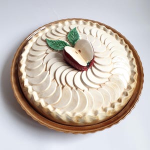 Vintage - Apple Pie Design, Ceramic Pie Keeper, Pie Holder, Lidded Pie Dish, Made In Portugal - 1980s