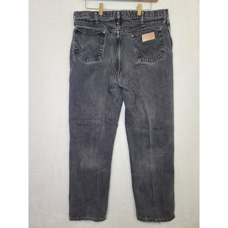 Jeans Wrangler vintage anni '80, stile western bikercore, denim nero slavato, taglia 36 (35x31). immagine 1