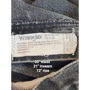 Jeans Wrangler vintage anni '80, stile western bikercore, denim nero slavato, taglia 36 (35x31). immagine 4