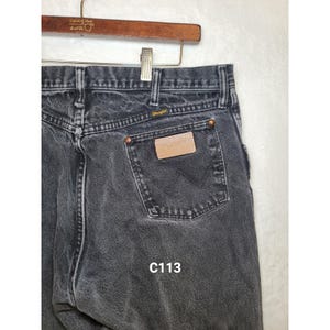 Jeans Wrangler vintage anni '80, stile western bikercore, denim nero slavato, taglia 36 (35x31). immagine 3