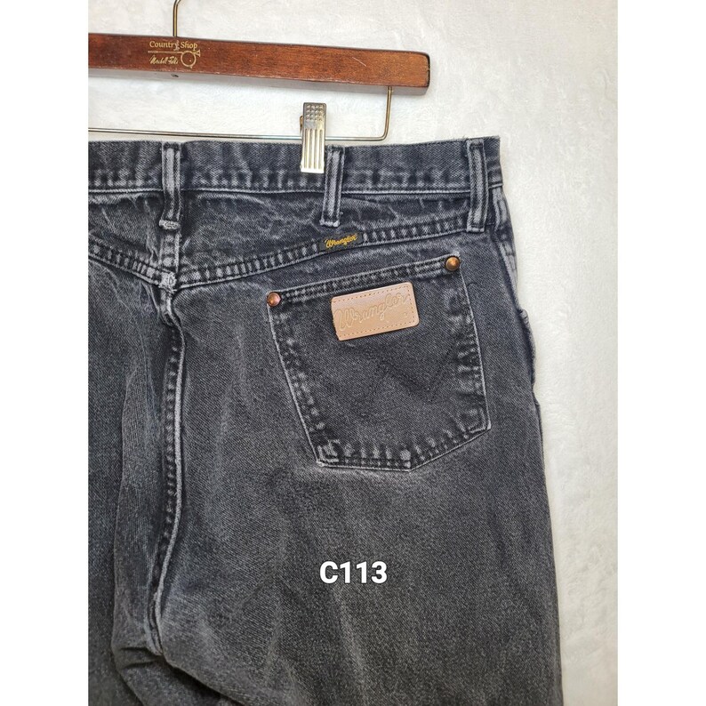 Jeans Wrangler vintage anni '80, stile western bikercore, denim nero slavato, taglia 36 (35x31). immagine 3
