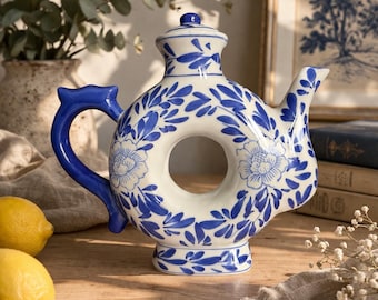 ユニークなヴィンテージの青と白のドーナツ型ティーポット