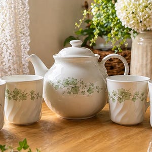 Vintage Corelle Corning Callaway Green Ivy Teapot and Set of 4 cups