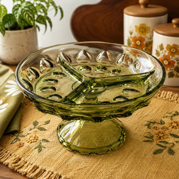 Vintage Haselnuss-Schale aus grünem Glas mit Sockel, Atlasgrün, aus der Atlas Green Glas-Serie