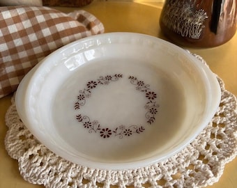 Vintage Dynaware Pyr-O-Rey Pie Plate 9” Milk Glass Pie Dish