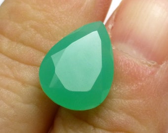 4.04 Carats Green Chrysoprase Loose Gemstone Pear Natural Chalcedony Not dyed Australian Jade Hand Cut Lapidary Quality  Translucent Ring