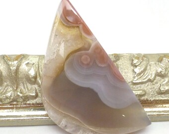 Cabochon en agate coyamito de 44,650 carats forme libre Cabochon de designer découpé à la main blanc jaune ivoire violet Rare pièce unique en son genre