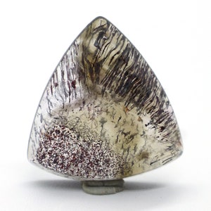 11.105 Carat Melody&#39;s Stone Cabochon Super Seven Kristall Design Dreieck Amethyst Cacoxenit Rutil Lepidochrosit Goethit Rauchquarz