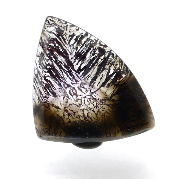 Cabochon Melody's Stone, 7,745 carats, cristal super sept, triangle améthyste cacoxénite rutile lépidochrosite goethite quartz fumé