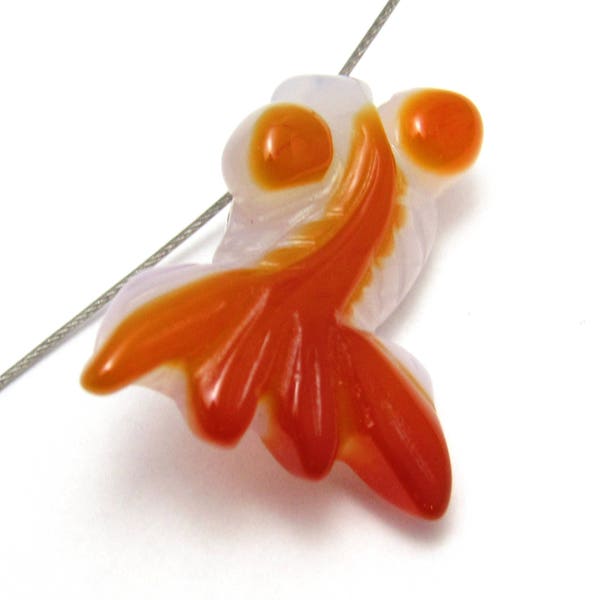 Cornaline poisson perle poisson rouge orange fantaisie queue koï étang focal unique en son genre sculpté sculpture pompon yeux agate pierre gemme pierre roche
