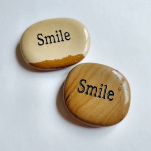 Smile Worry Stone Palm Pocket Thumb Healing Metaphysical Meditation Crystal Natural Rock Balance Wisdom Word