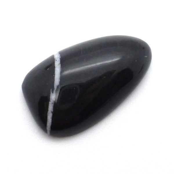 Wishing Stone Cabochon Noir avec un anneau blanc Lapidaire fait à la main par Jon Bowman - Bonne chance Parfait pour une utilisation dans les bijoux